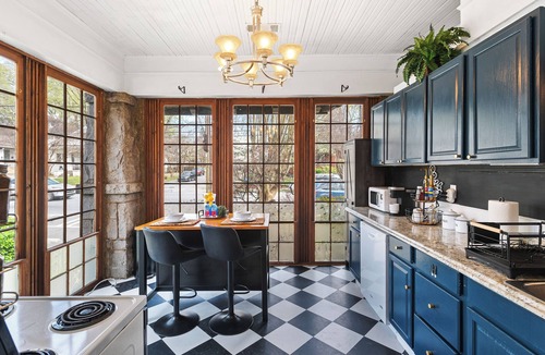 Virginia Highland House | Charming Vintage 1BR, 1BA Apartment in Midtown @Piedmont Park.