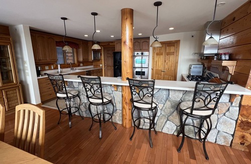 Colebrook Cabin | Cheerful and spacious log home4 bedroom 3 1/2 bath