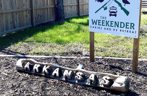 Plainview Cabin | Cheerful cabin with KING bed and WiFi, AC in charming Plainview