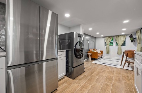 Church Street House | Chic 2BR Downstairs Unit near Mercedes-Benz