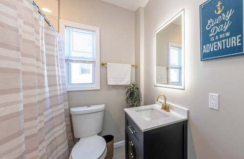 West Orange Apartment | Chic 3BR Apartment, 25 mins from FIFA World Cup Games + Easy Access to NYC