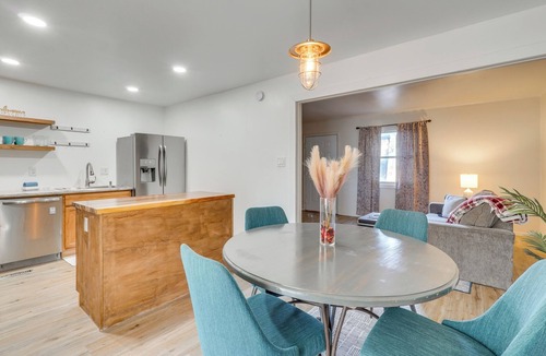 Eureka Springs Apartment | Chic Farmhouse, 3Mi to Lake-pet Friendly & Golfing