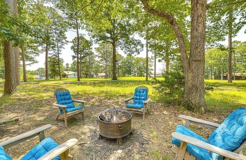Eureka Springs Apartment | Chic Farmhouse, 3Mi to Lake-pet Friendly & Golfing