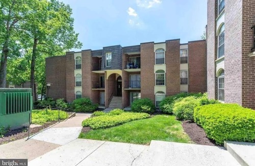 Annandale Condo | Chic Mosaic District 2BR/1BA Condo pet friendly near DC w/pool