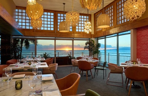 Diamond Head - Kapahulu - St. Louis Hotel | Classic Queen by the Beach | Oceanfront Access | Minutes to Waikiki Aquarium