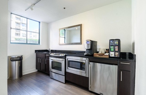 South Beach Apartment | Classic South Beach 1BR, Across the Street from SF Bay, by Blueground