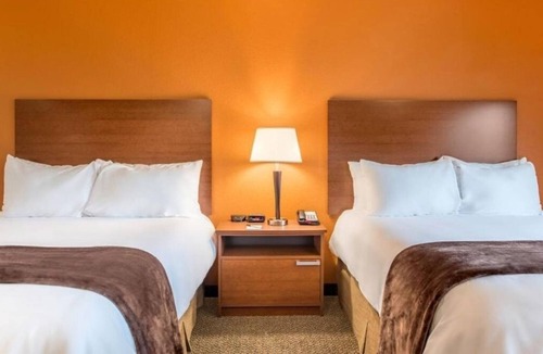 Lebanon Hotel | Clean, Comfortable Stay near Lebanon’s Historic Square & State Park Trails