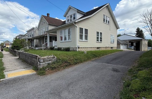 Chambersburg Apartment | Clean & Cozy Downstairs Duplex- Walking distance to Chambersburg Hospital