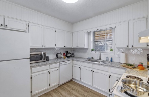 Fairbanks House | Close to St. Francis, ULM, META-pet friendly King Bed, plenty of parking space.