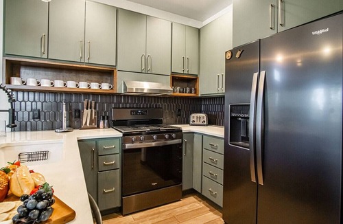 Snowshoe House | Coal Box: 3-bed, 3-bath house with hot tub in beautiful Sanctuary with ski out