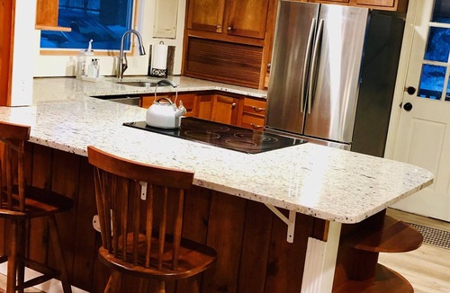 Saratoga Springs House | Come enjoy our quaint home across the street from the lake