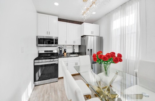 Southeast Yonkers House | Comfortable 4BR Free Street Parking Easy Access to NYC Great for Families