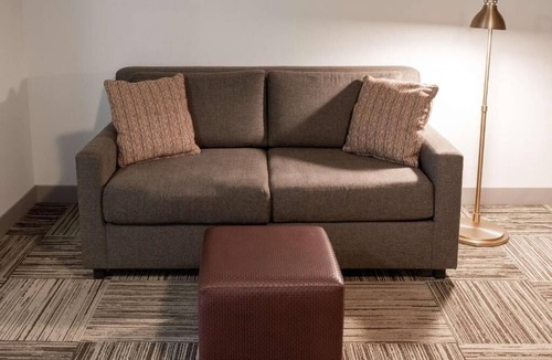 North Little Rock Hotel | Comfortable Retreat | Quick drive to Big Dam Bridge & Central High Historic Site