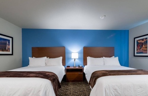 Grant Creek Hotel | Comfortable Room for Extended Stays Near Airport & Local Hotspots