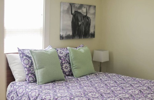 Piedmont Avenue Apartment | Comfy Family-Friendly 2BR Near Piedmont w/Parking