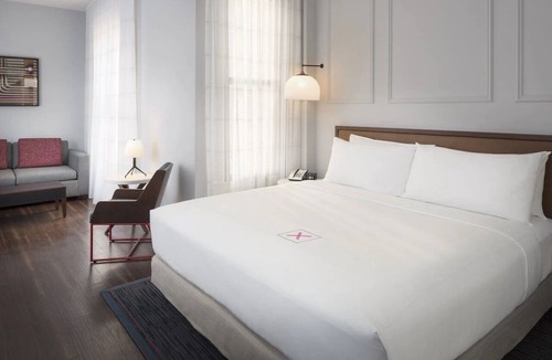 Mid-Market Hotel | Contemporary Suite, Axiom Hotel in San Francisco, Mono King