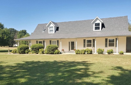 Springdale House | Conveniently located in NWA!