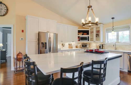 Center Conway House | Conway Retreat: Private Hot Tub, Deck & Game Room!