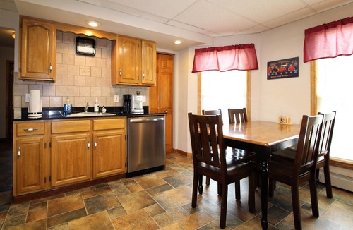 Oneonta Apartment | Cooperstown Baseball Rentals - Elm-Triple Play #2R