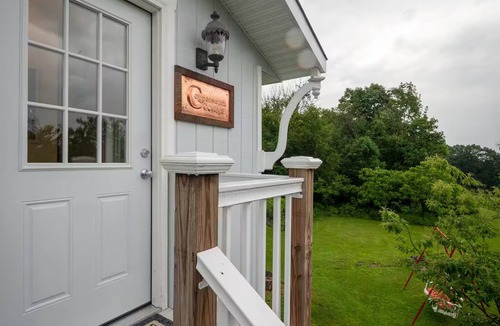 Cambra Apartment | Coppersmith Cottage Above Art Studio Two Guests