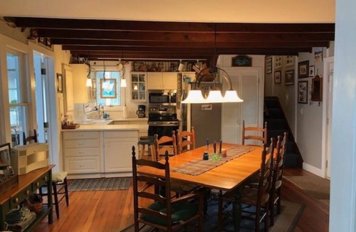 Malta Cottage | Cottage on Saratoga Lake within 10 minutes to Race Track and Broadway Avenue