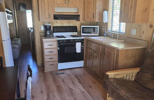 Winters Cottage | Cottage, Sleeps 6 - Creekside Cottage, 1 Bedroom, Sleeps 4-6