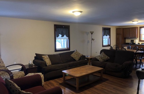 Richland House | Country Lodge Perfect For Fishing, Snowmobiling and Relaxing