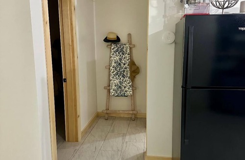Smithfield Apartment | Country setting close to lake 1 bedroom queen bed sofa, full kitchens and bath