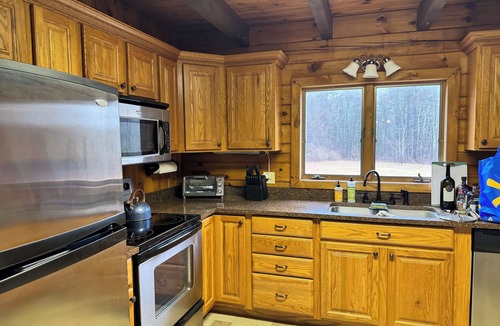 Middle Grove House | Country style log cabin on private 4 acres lot minutes from downtown Saratoga