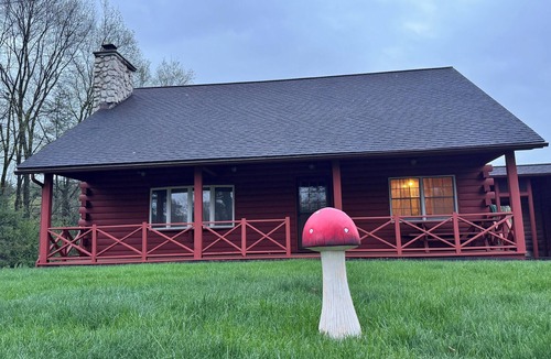 Middle Grove House | Country style log cabin on private 4 acres lot minutes from downtown Saratoga