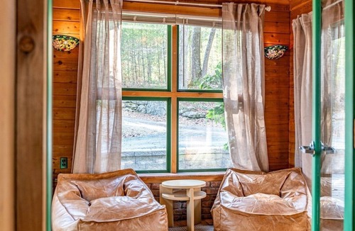 Millrift Cabin | Couple's Retreat Lodge|Hot Tub| RiverViews|Tennis