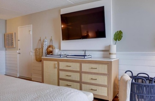 North Ocean City Hotel | Couple Stay | Beachfront Hotel | Relaxing City View Room with Balcony