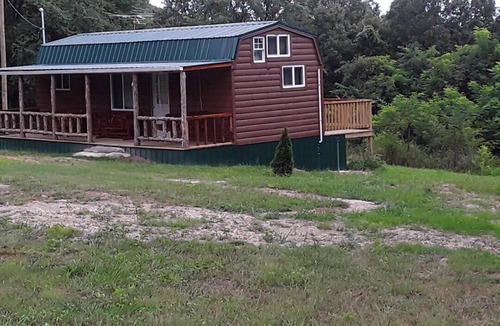 Marshall Cabin | Cozy 1-BR cabin with Kid's Loft, Hot Tub & Large Deck on Working Buffalo Farm