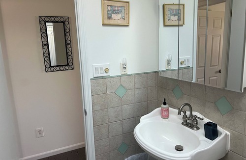 Commack Apartment | Cozy 3BR Apartment in Peaceful Neighborhood With Kitchenette
