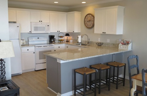 Gulf Place Condo | Cozy 4th Floor 2 BR/2 BA Condo in Gulf Place. Awesome view. Netflix included.