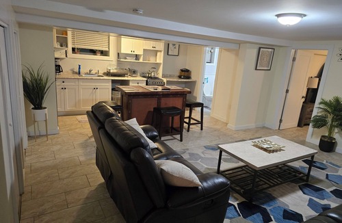Woodlawn Heights Apartment | Cozy apartment with AC in awesome, quite Bronx neighborhood