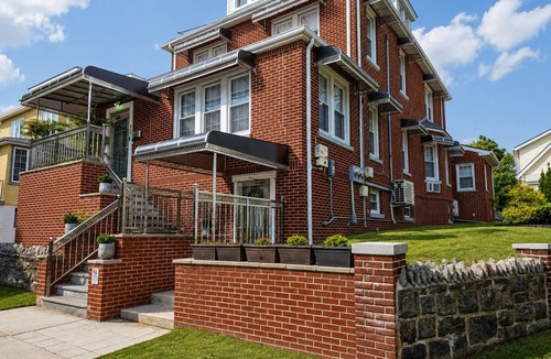 Woodlawn Heights Apartment | Cozy apartment with AC in awesome, quite Bronx neighborhood