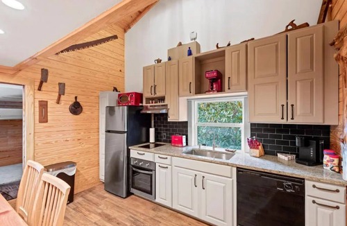 Enterprise Apartment | Cozy Apt w/Master BR + 2 Bed Kids Loft. Covered Parking/Deck/BBQ area & Firepit