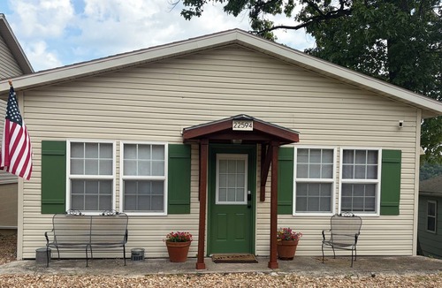 Shell Knob House | Cozy Cabin Lakeview of Table Rock Lake with 2 minute walk to the water