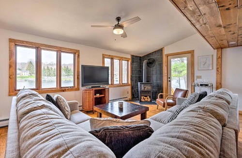 Hydeville House | Cozy Castleton Cabin with Fire Pit + Water Access!