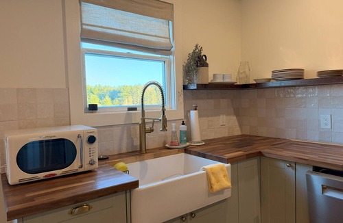 Cochecton House | Cozy Catskills Farmhouse with Wood-Fired Hot Tub near Bethel Woods