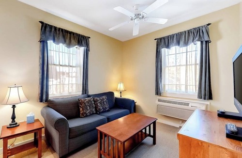 Northeast Harbor House | Cozy & Clean Second-Story Suite w/Kitchenette & Free WiFi - Walk to the Harbor