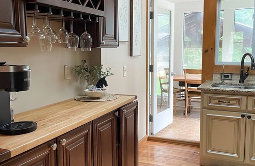 Gansevoort House | Cozy Cottage near Saratoga Springs with covered Hot Tub