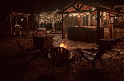 Gansevoort House | Cozy Cottage near Saratoga Springs with covered Hot Tub