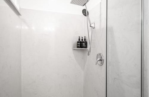 Davis Tract House | Cozy Designer 3BR 7-mins to Oakland Airport