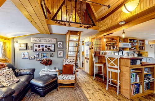 Carrabassett Valley Cabin | Cozy, dog-friendly cabin with woodstove - steps to trails, minutes to Sugarloaf