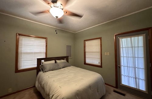 Paris House | Cozy getaway located less than half a mile from the Historic Paris Town Square