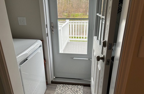 Arundel House | Cozy home with open floor plan near Kennebunk and Maine coast.