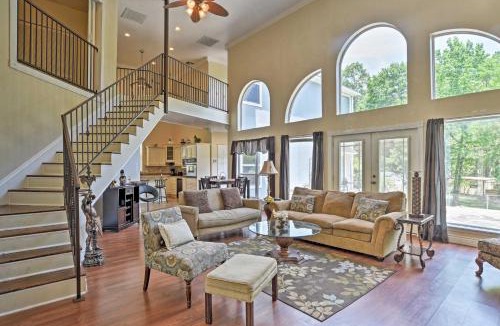 Benton House | Cozy Lakefront Benton Home ~ 20 Mi to Shreveport!