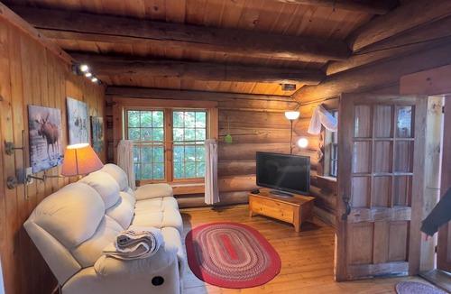 Jackman Cabin | Cozy Lakeside Cabin – Your Private Island Retreat